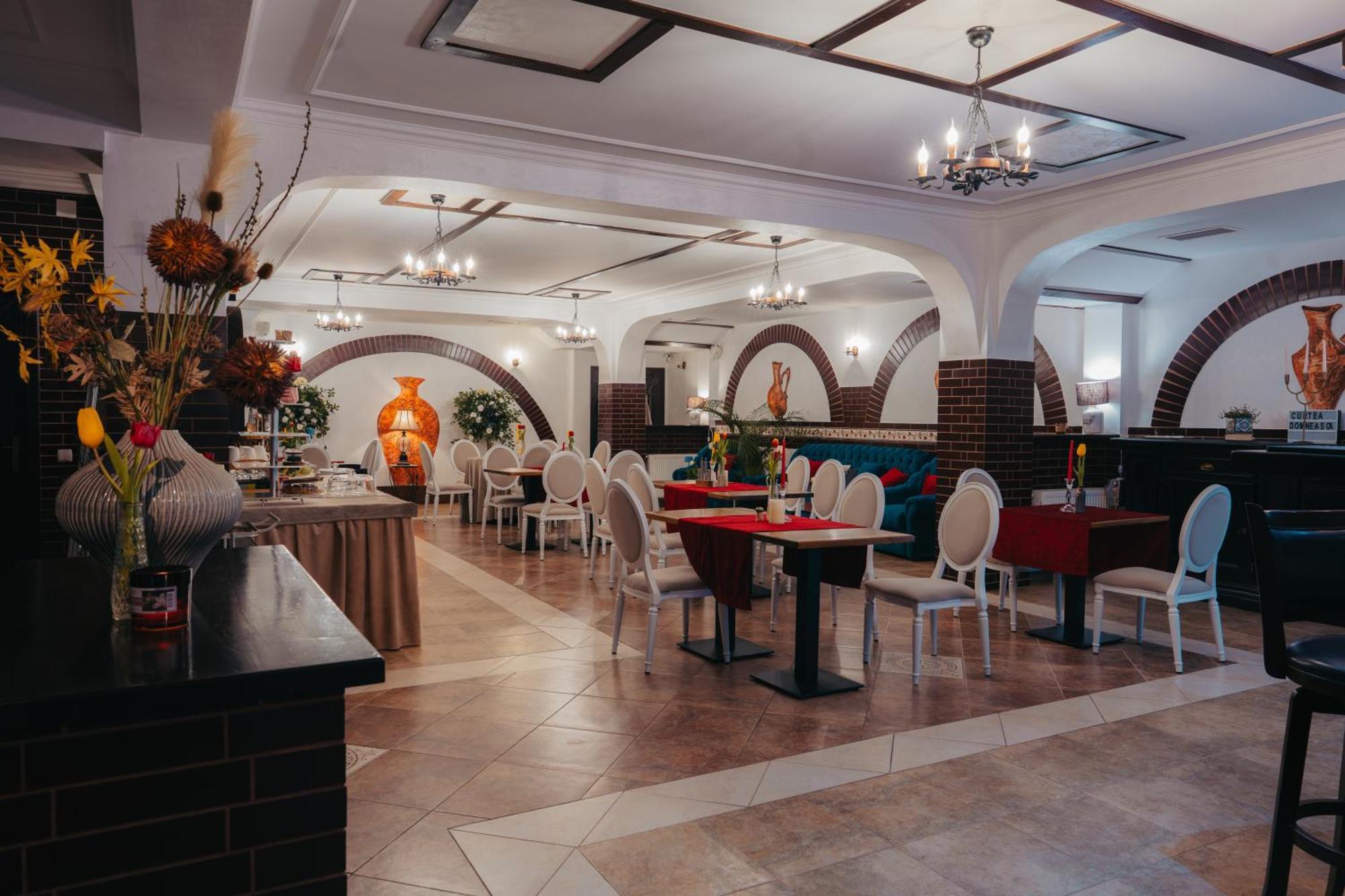 Hotel Curtea Domneasca Vaslui Zewnętrze zdjęcie