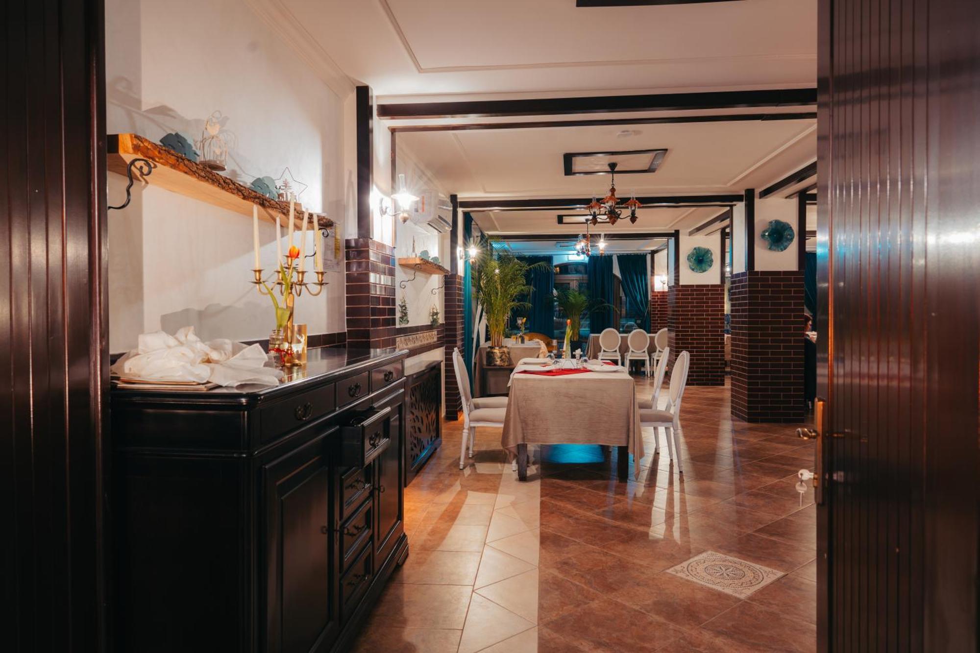 Hotel Curtea Domneasca Vaslui Zewnętrze zdjęcie